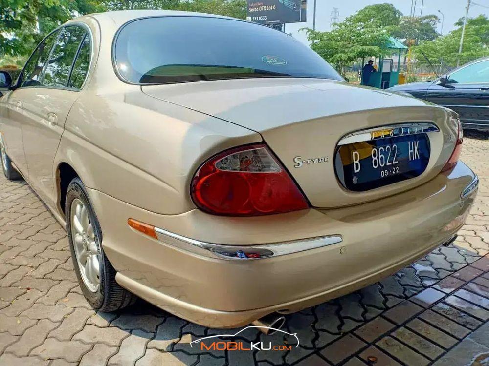 Mobil Jaguar S-Type 2003