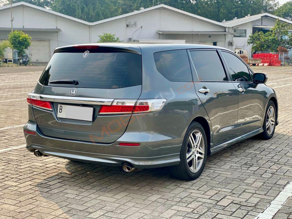Mobil Honda Odyssey 2012
