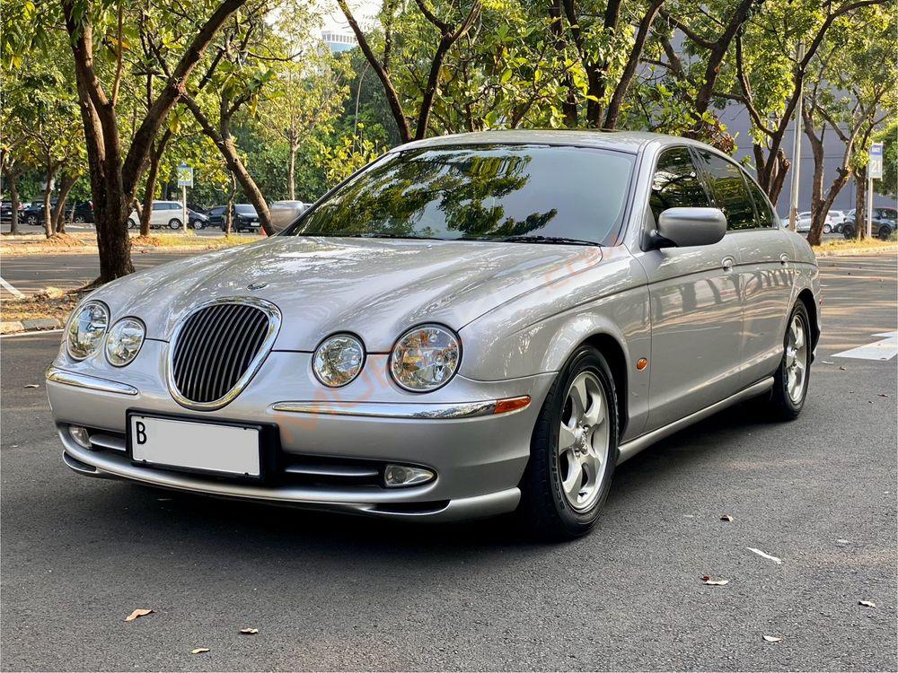 Mobil Jaguar S-Type 2001