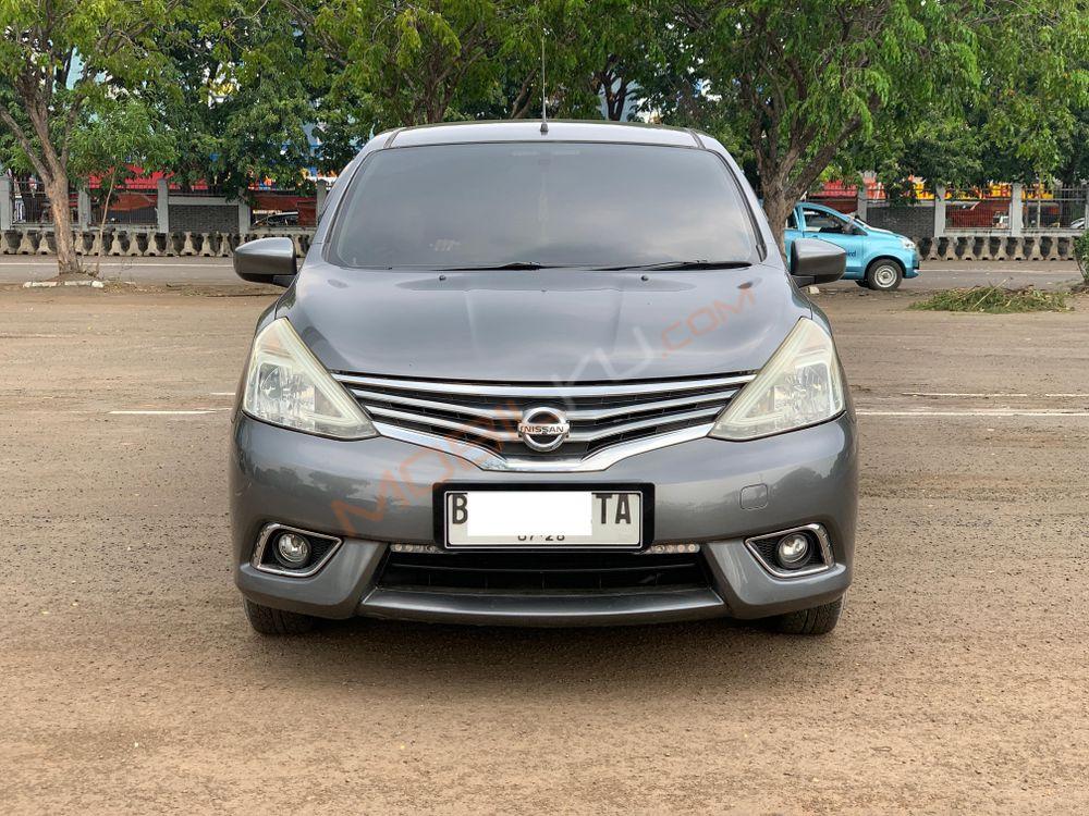Mobil Nissan Grand Livina 2015