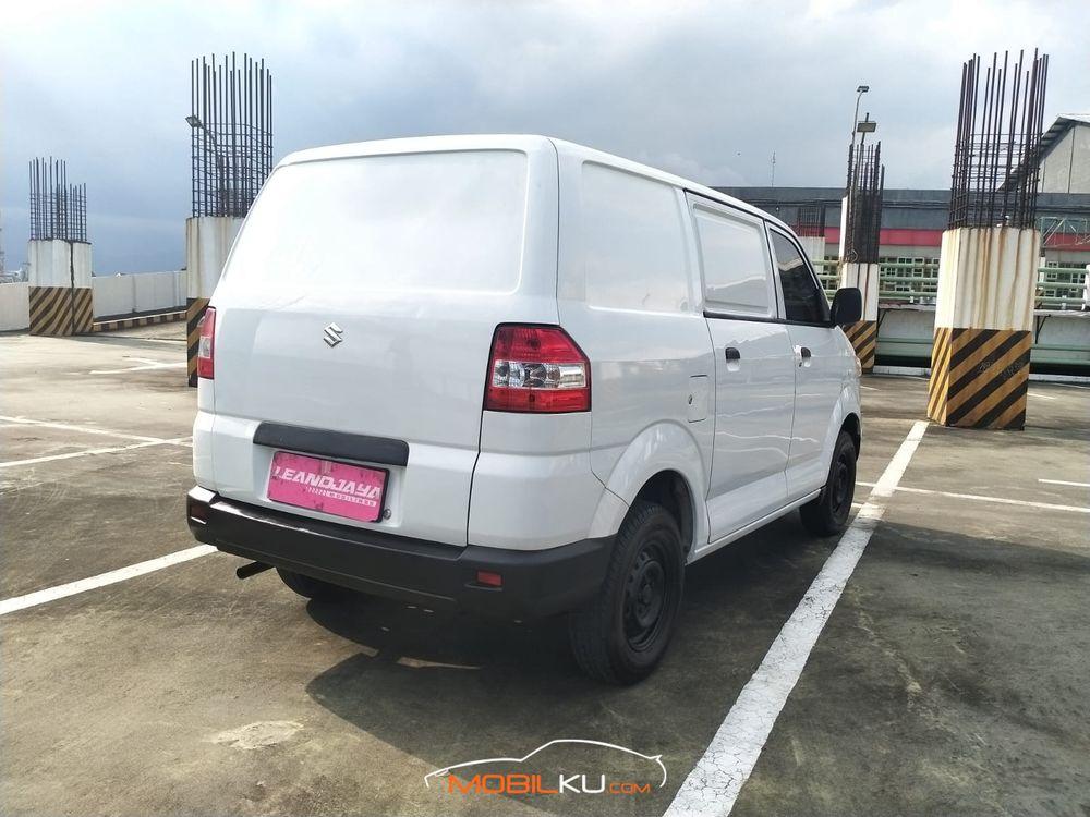 Mobil Suzuki APV 2012