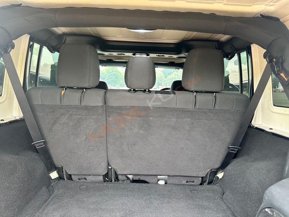 Mobil Jeep Wrangler 2011