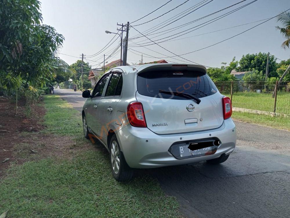 Mobil Nissan March 2015