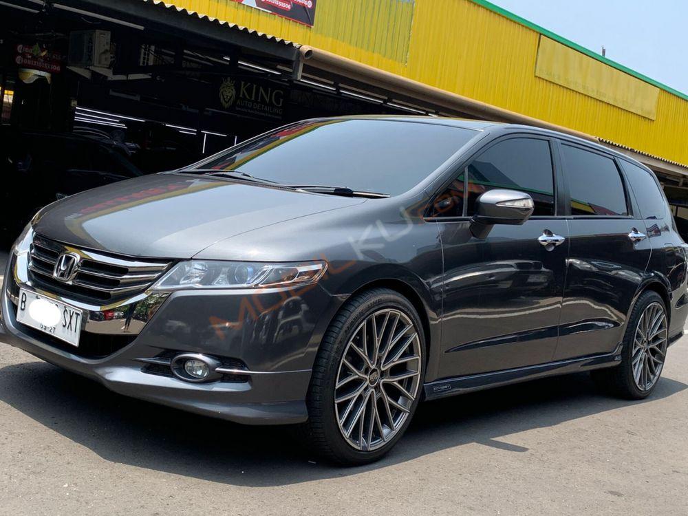 Mobil Honda Odyssey 2012