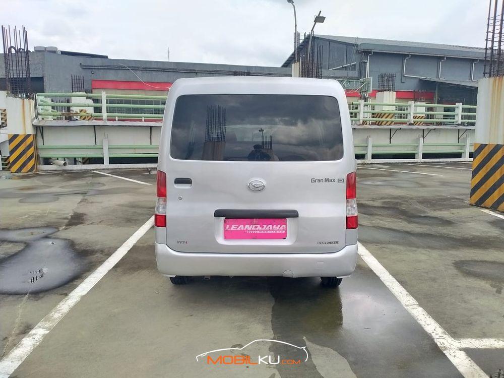 Mobil Daihatsu Gran Max 2014