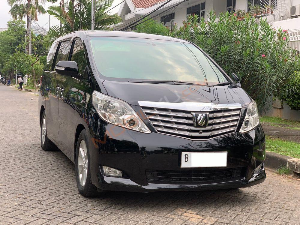Mobil Toyota Alphard 2010