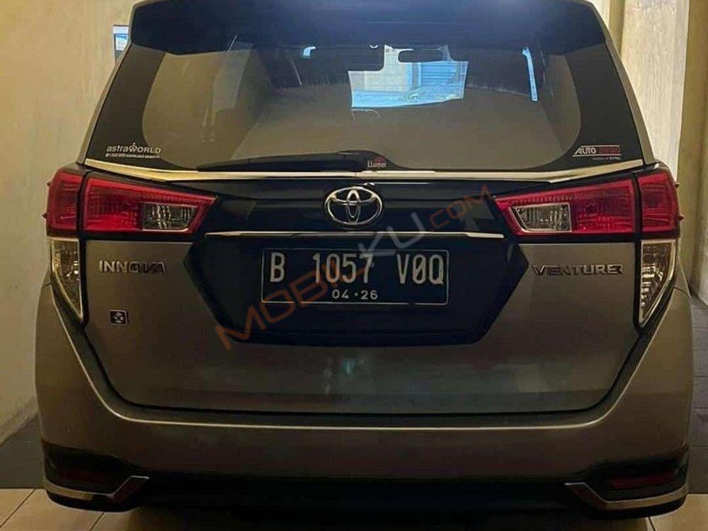 Mobil Toyota Kijang Innova 2021