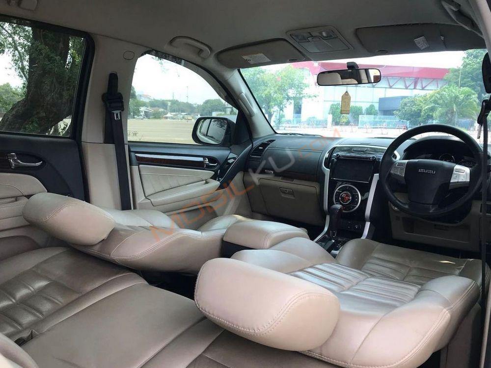 Mobil Isuzu MU-X 2017