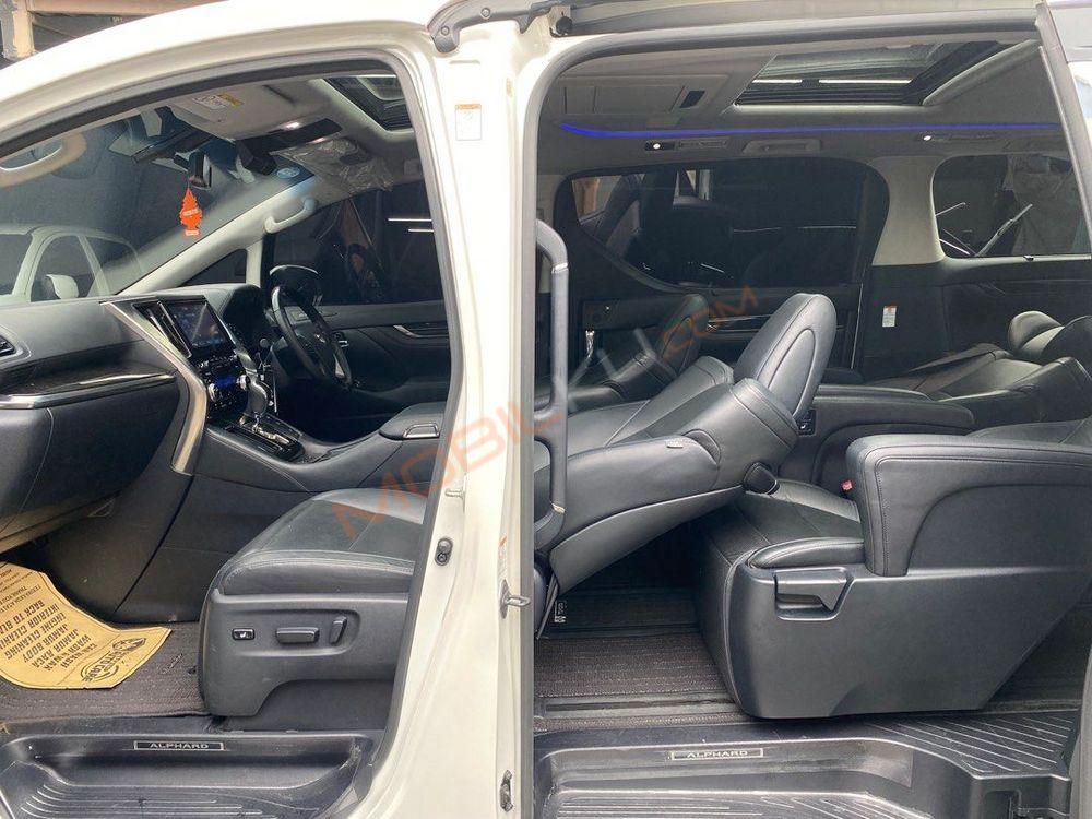 Mobil Toyota Alphard 2016