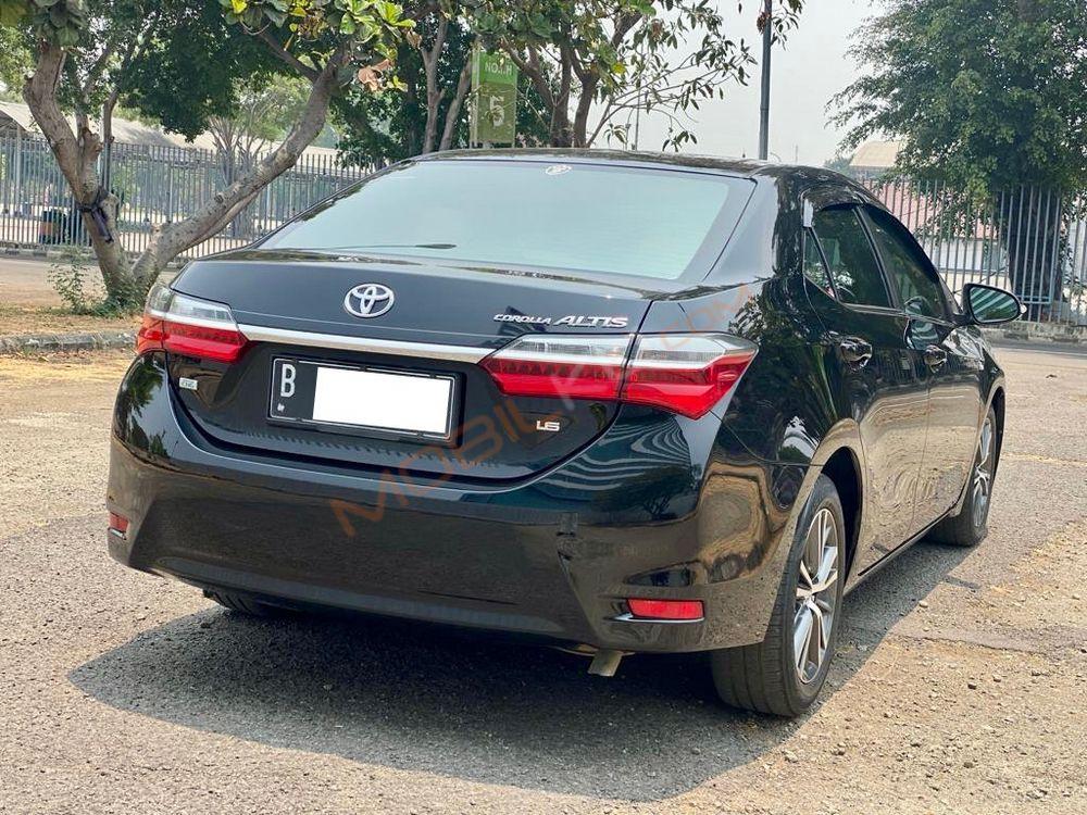 Mobil Toyota Corolla 2018