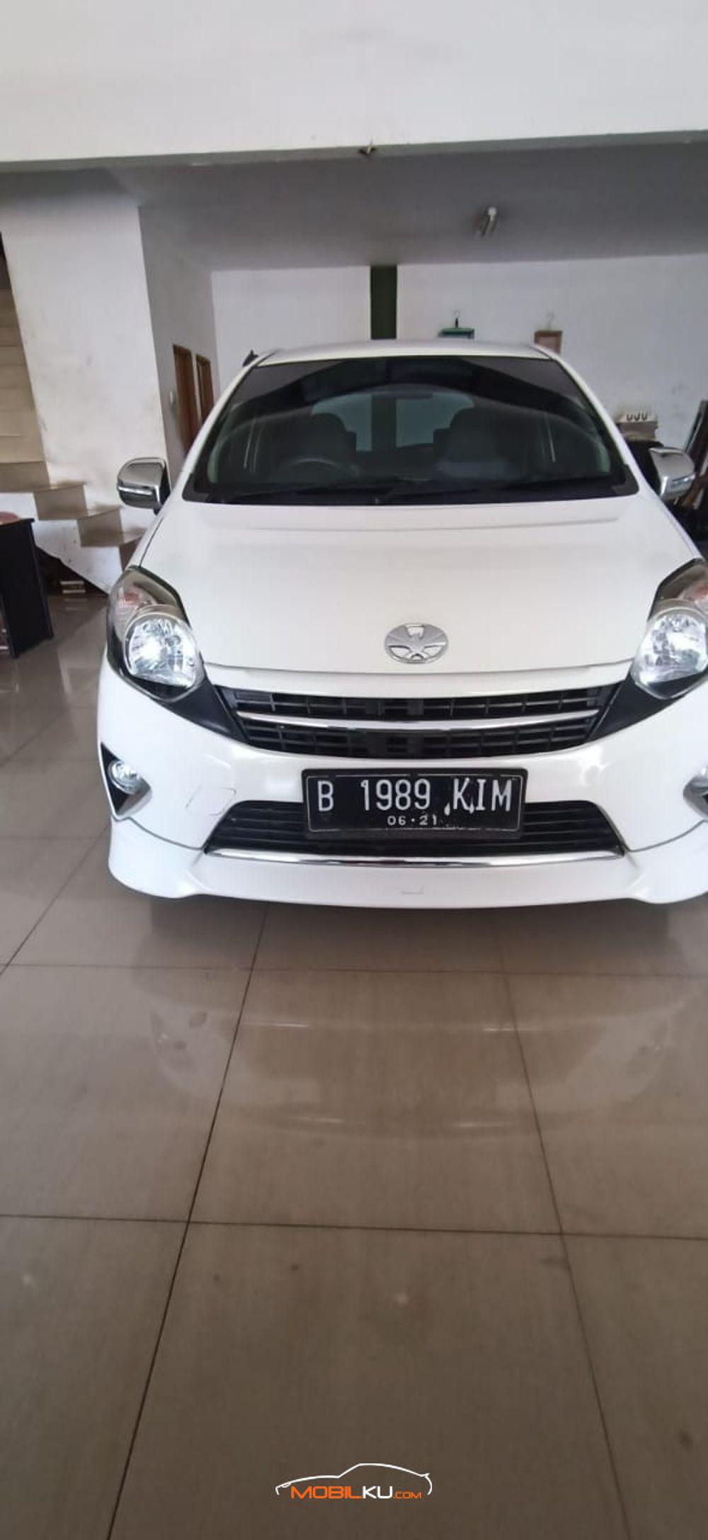 Mobil Toyota Agya 2016