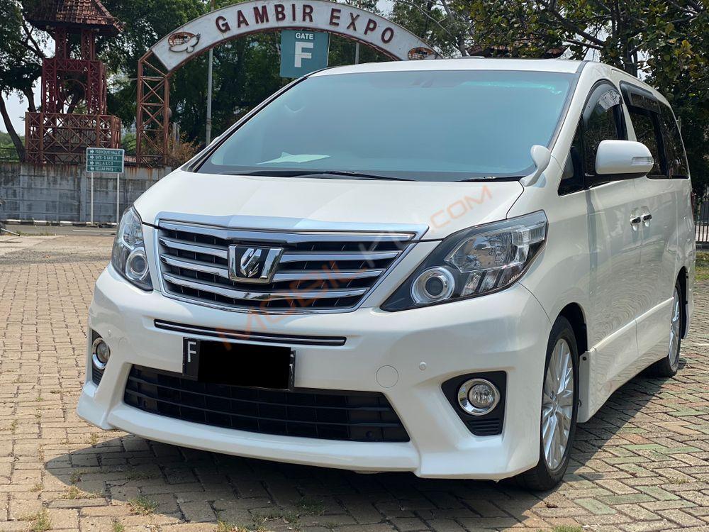 Mobil Toyota Alphard 2014