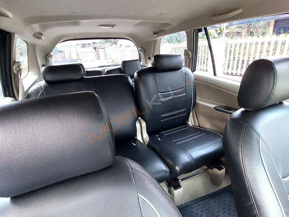 Mobil Toyota Kijang Innova 2011