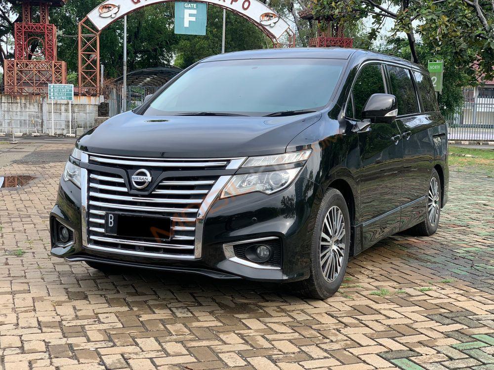 Mobil Nissan Elgrand 2014
