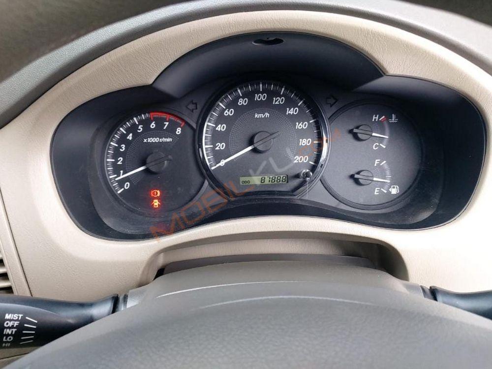 Mobil Toyota Kijang Innova 2013