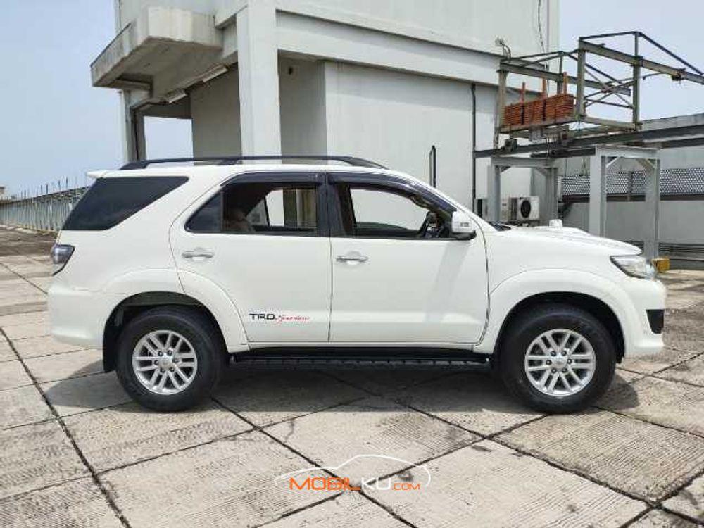 Mobil Toyota Fortuner 2013