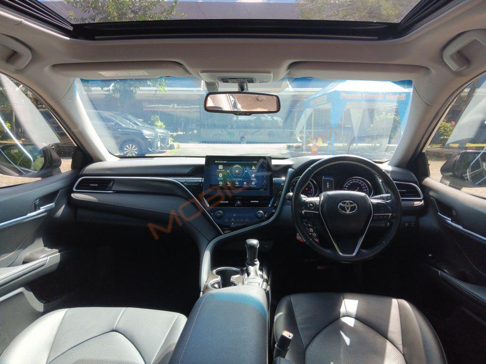 Mobil Toyota Camry 2022