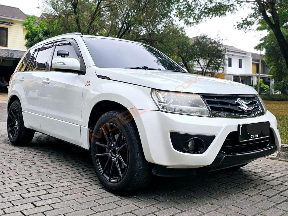 Mobil Suzuki Grand Vitara 2015