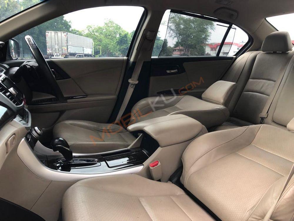 Mobil Honda Accord 2013
