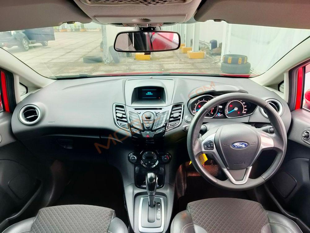 Mobil Ford Fiesta 2014