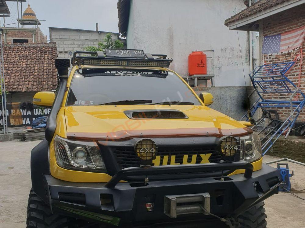 Mobil Toyota Hilux 2011