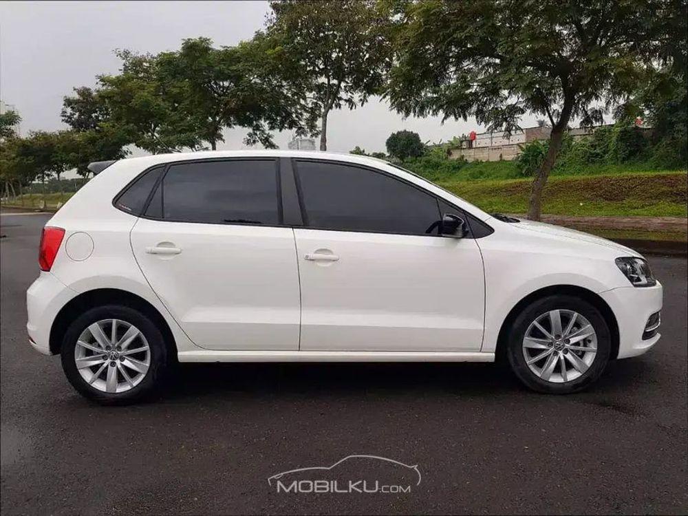 Mobil Volkswagen Polo 2016