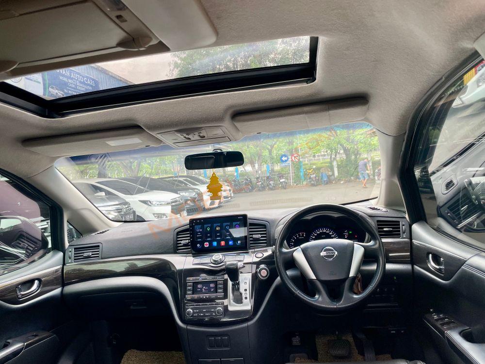 Mobil Nissan Elgrand 2013