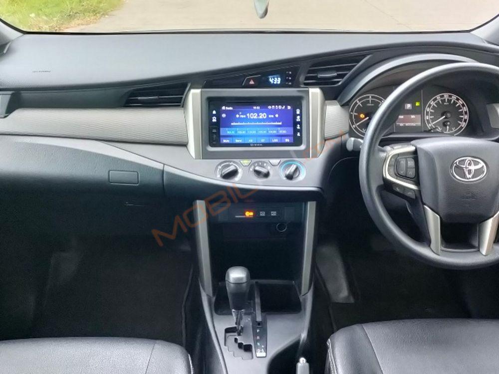 Mobil Toyota Kijang Innova 2020
