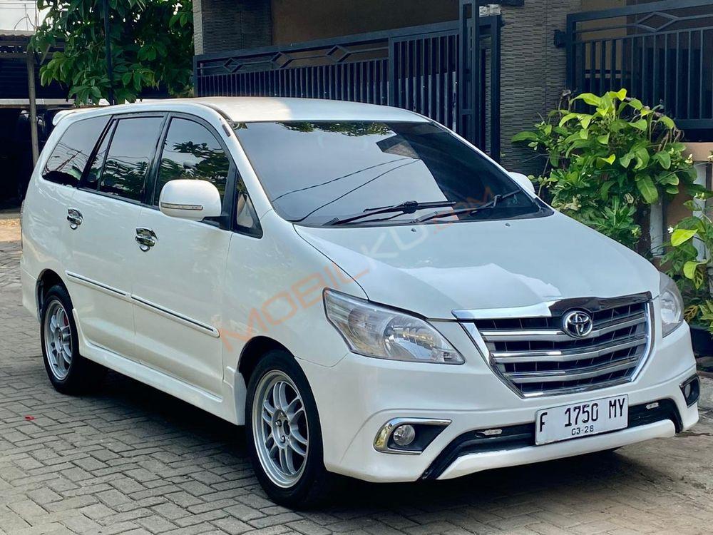 Mobil Toyota Kijang Innova 2005