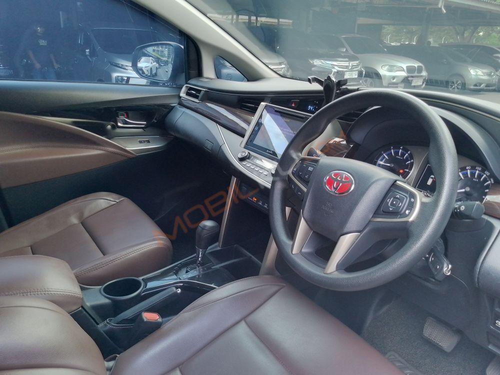 Mobil Toyota Kijang Innova 2016