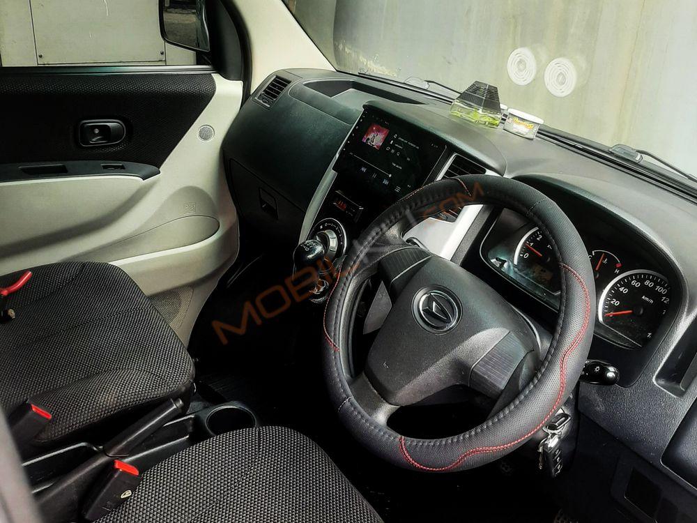 Mobil Daihatsu Luxio 2016