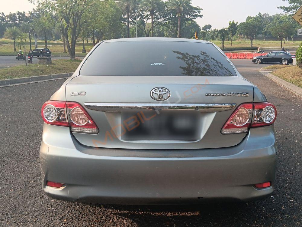 Mobil Toyota Corolla 2011