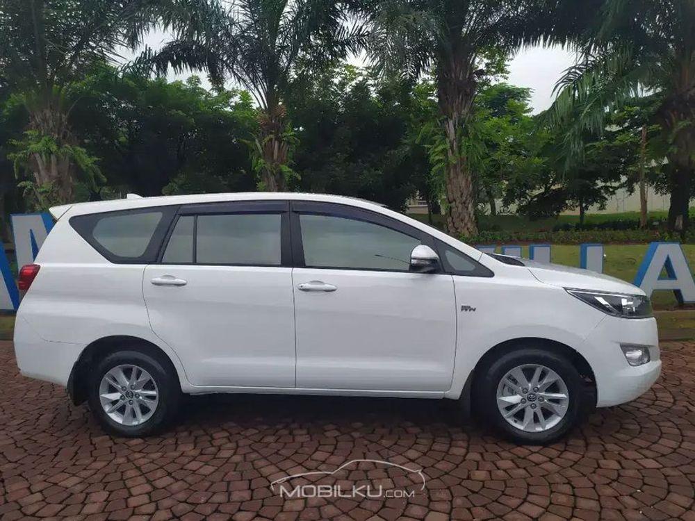 Mobil Toyota Kijang Innova 2016