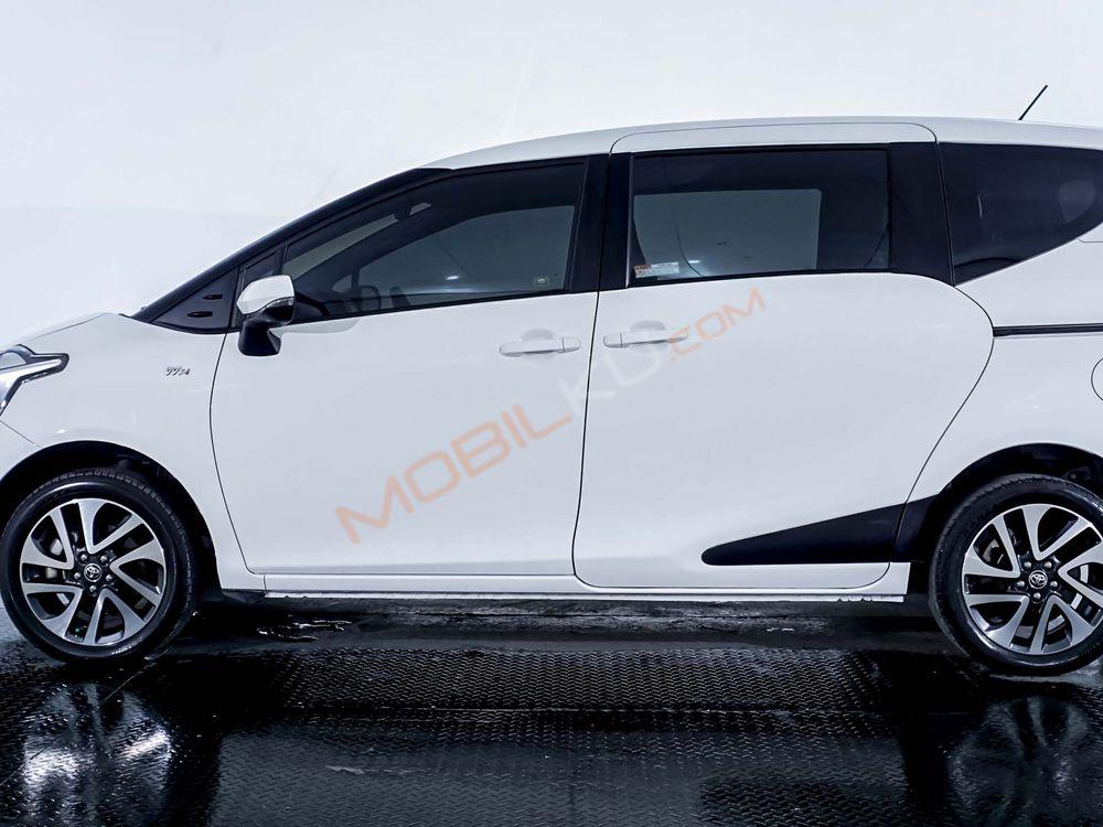 Mobil Toyota Sienta 2020