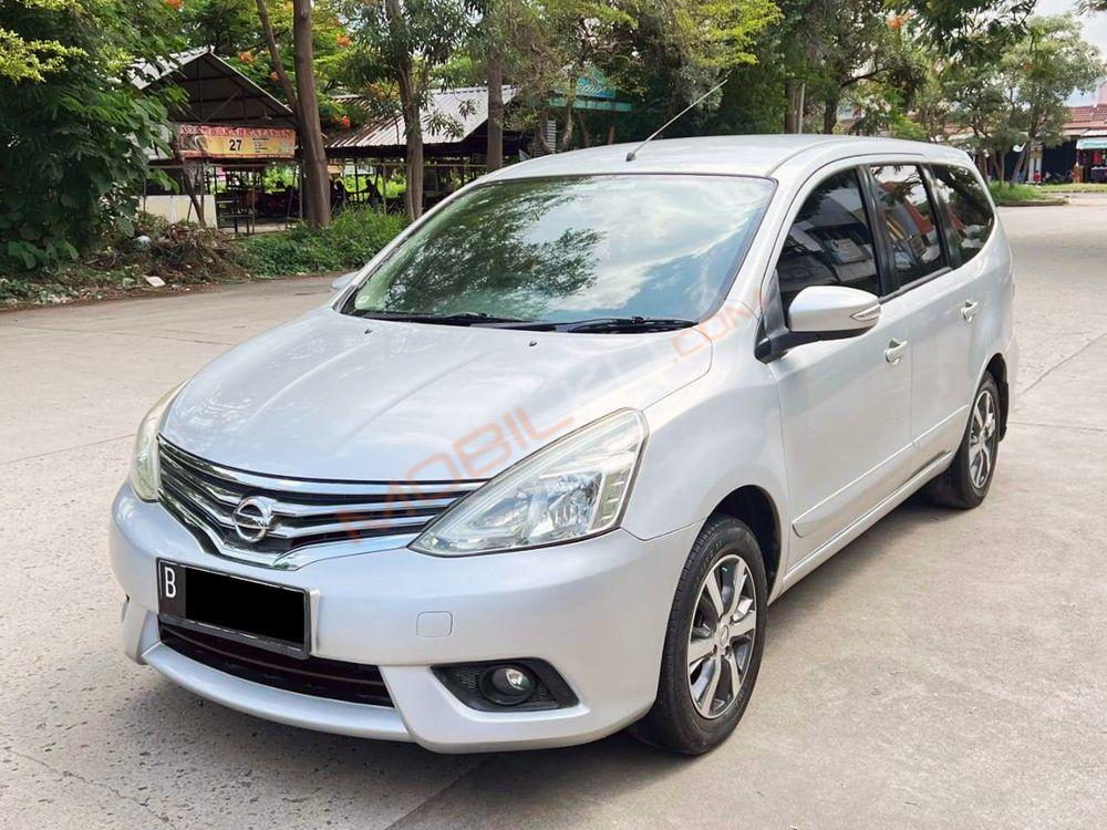 Mobil Nissan Grand Livina 2016