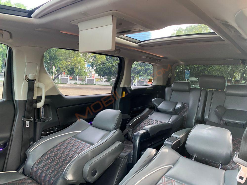 Mobil Toyota Vellfire 2013