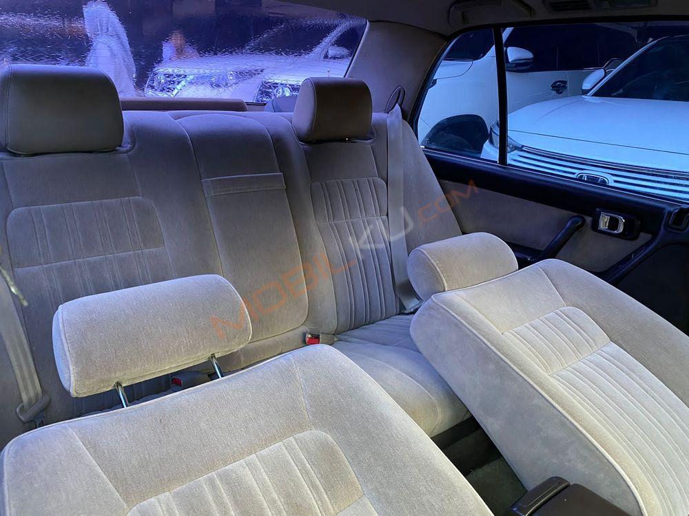 Mobil Toyota Crown 1995