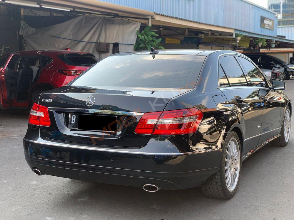Mobil Mercedes-Benz E-Class 2011