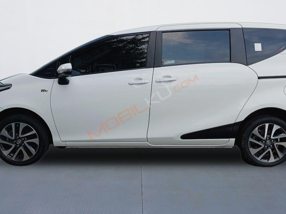 Mobil Toyota Sienta 2017