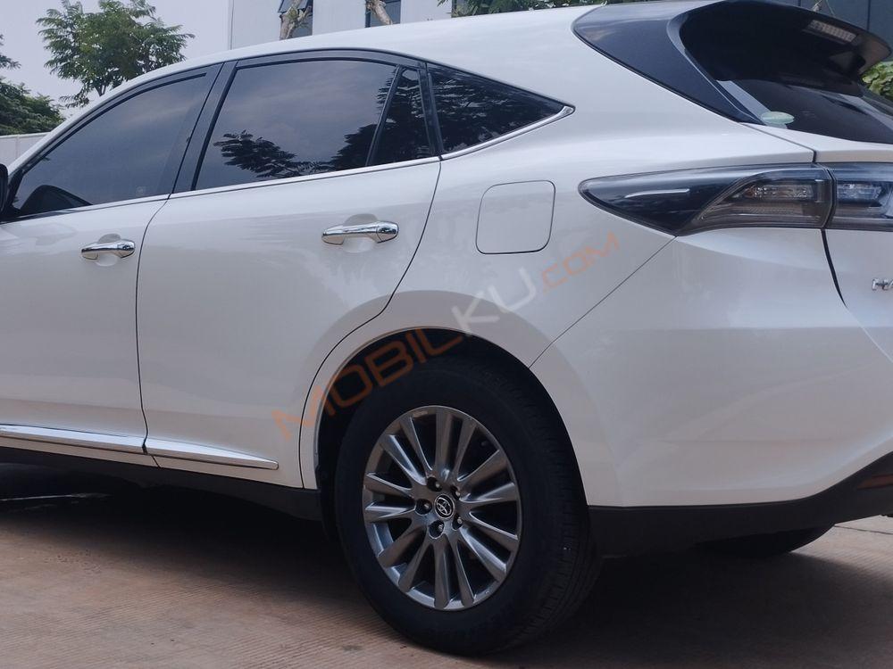 Mobil Toyota Harrier 2014