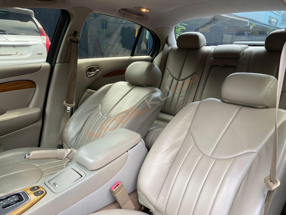 Mobil Jaguar S-Type 2001