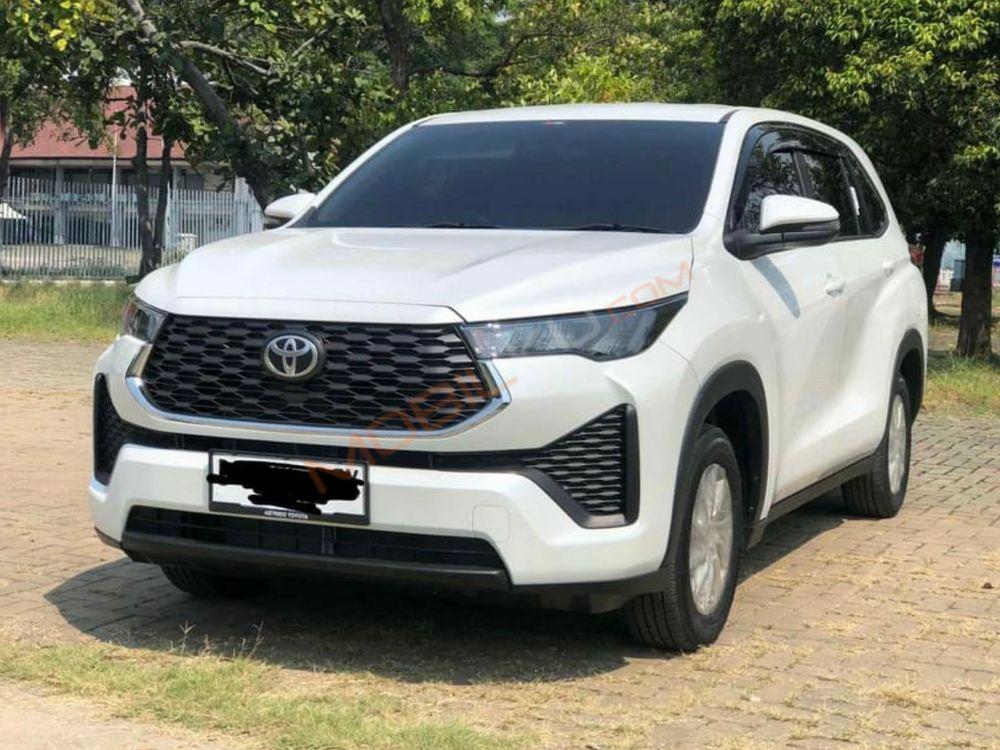 Mobil Toyota Kijang Innova 2023