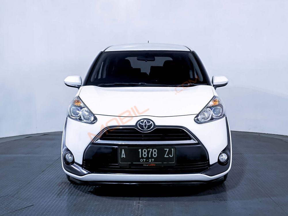 Mobil Toyota Sienta 2017