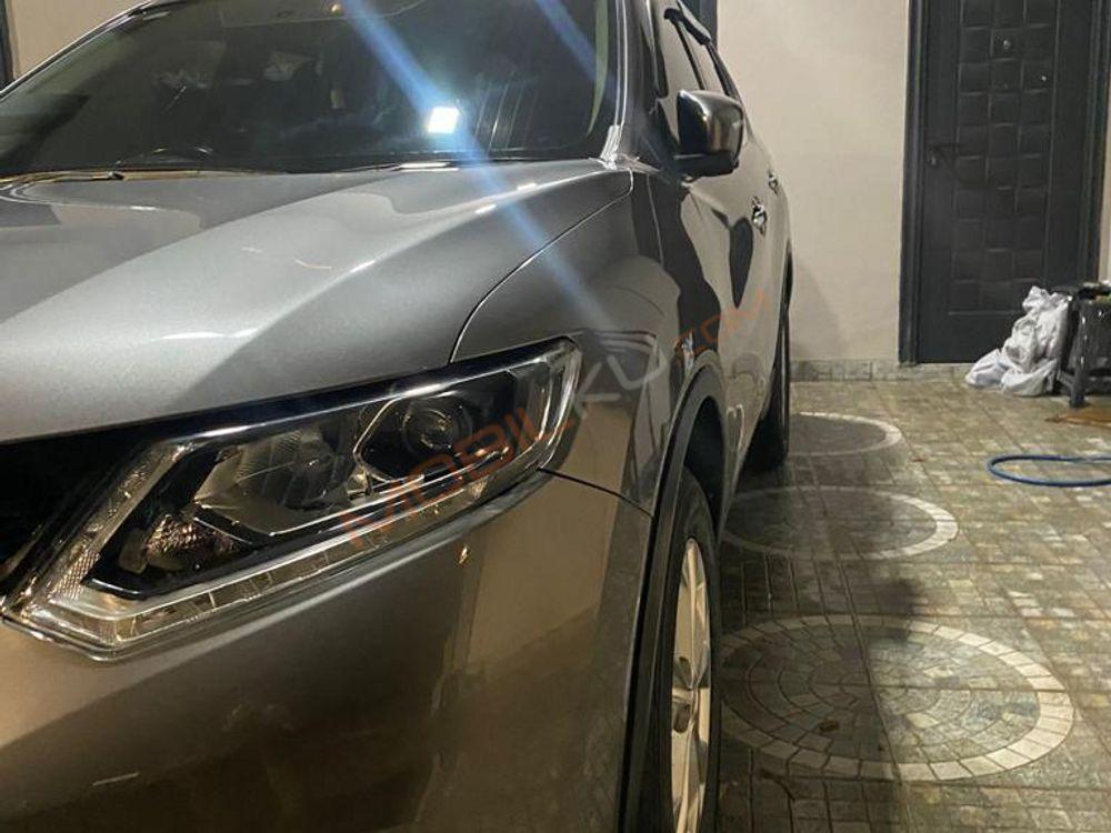 Mobil Nissan X-Trail 2017