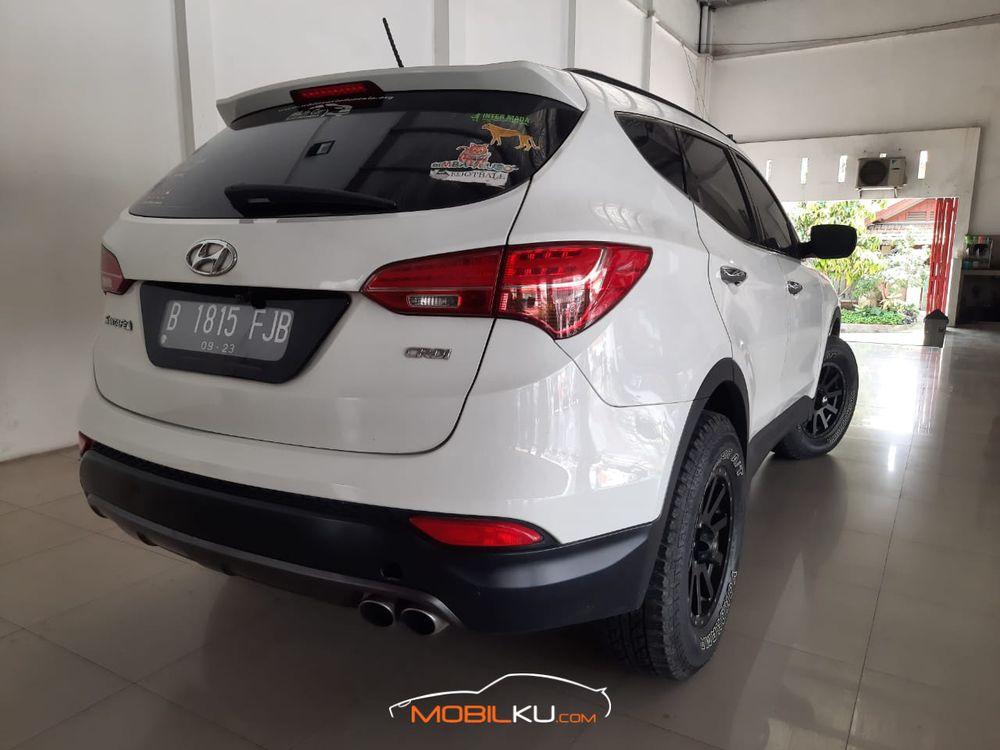 Mobil Hyundai Santa Fe 2013