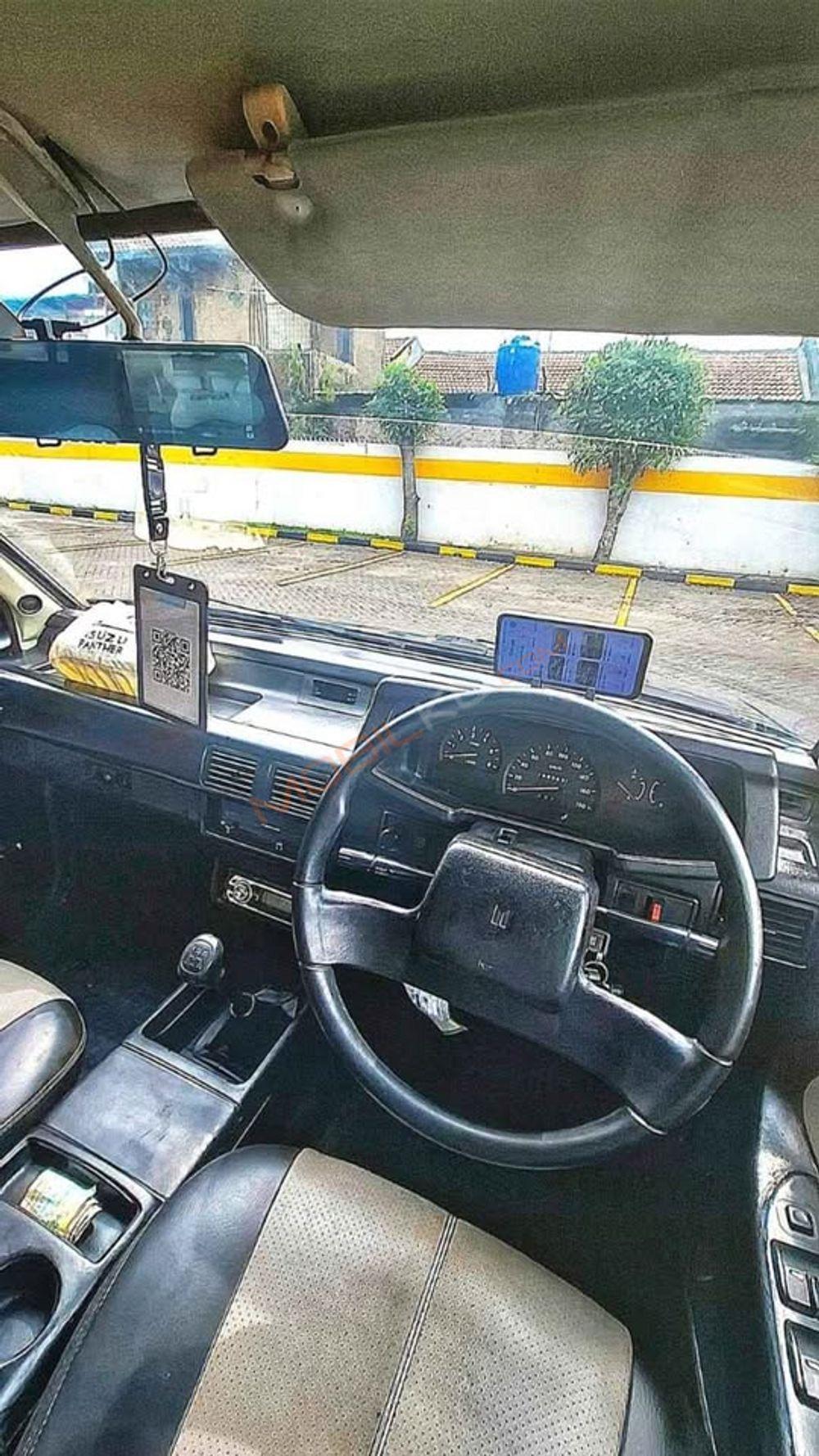 Mobil Isuzu Panther 1999