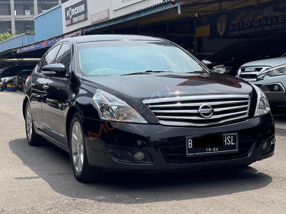 Mobil Nissan Teana 2010