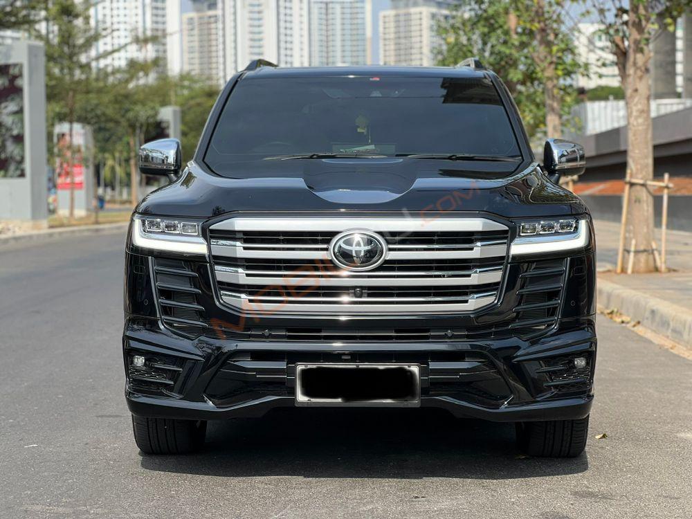 Mobil Toyota Land Cruiser 2023