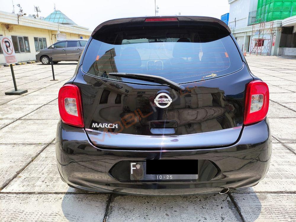 Mobil Nissan March 2015