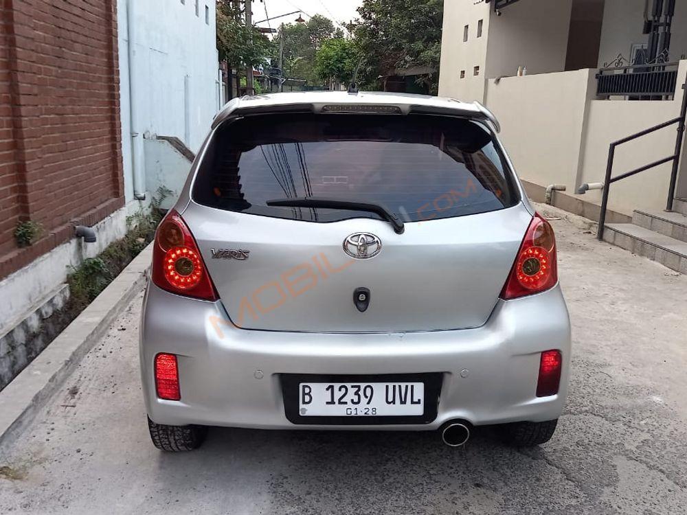 Mobil Toyota Yaris 2012